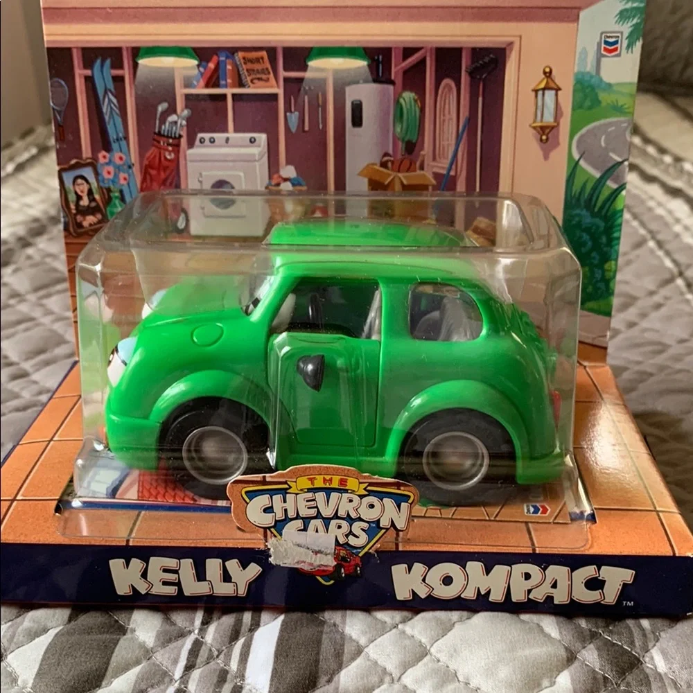 Kelly Kompact-The Chevron Cars Vintage Collectible 1998 🆕